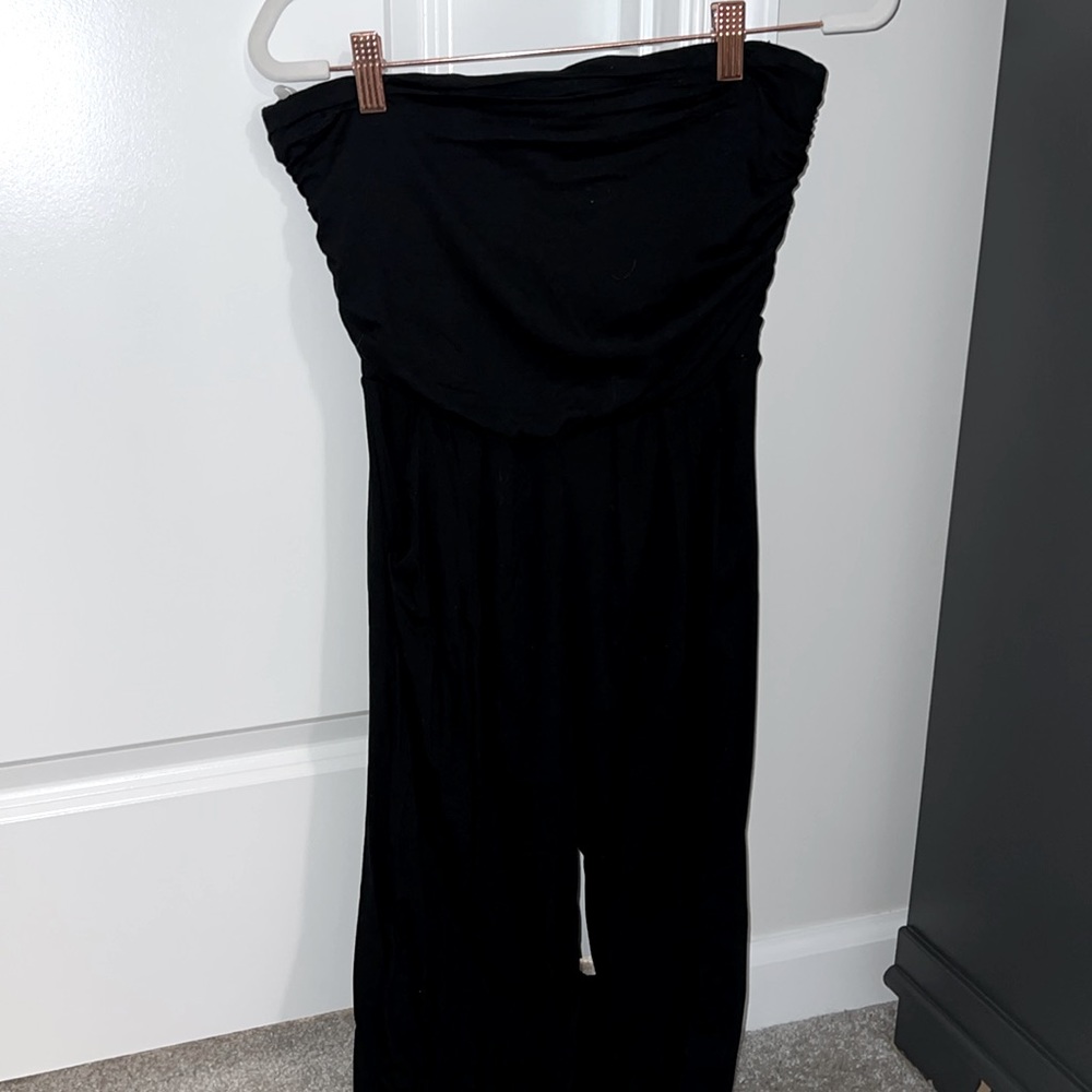 Full body jumpsuit. Has pockets and is strapless. No zip closures
